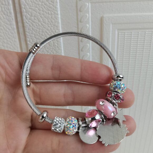 💫 ⭐Hello Kitty Charm Pendant Tone Bangle Bracelet Silver & Pink 💖 - Picture 2 of 4